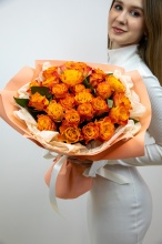 Яркий букет из 25 шт оранжевых роз.
